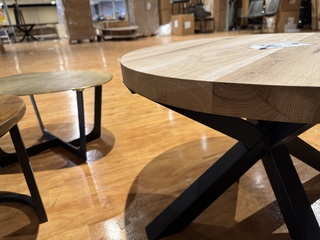 Salontafel, naturel eikenhout, zwart metalen spinpoot